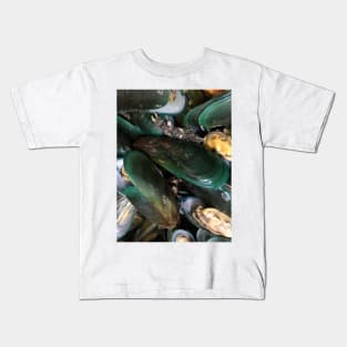 mussels texture background Kids T-Shirt